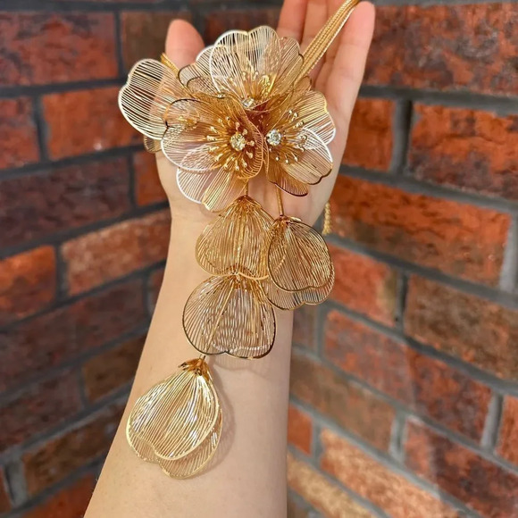 Zara Kate Middleton Famous Cascading Floral Necklace&Earrings Set - Picture 11 of 16